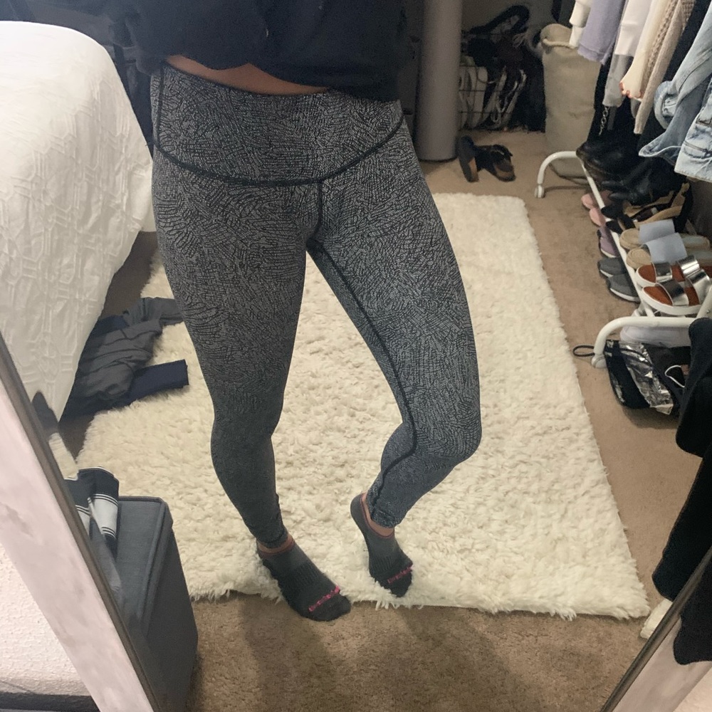 Lululemon pattern legging - Picture 2 of 4